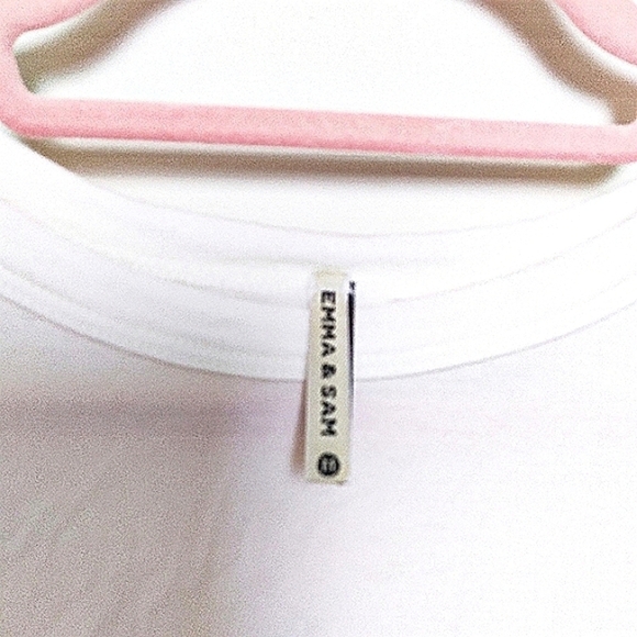 Emma & Sam White Cropped Tee Size Medium - Picture 4 of 6